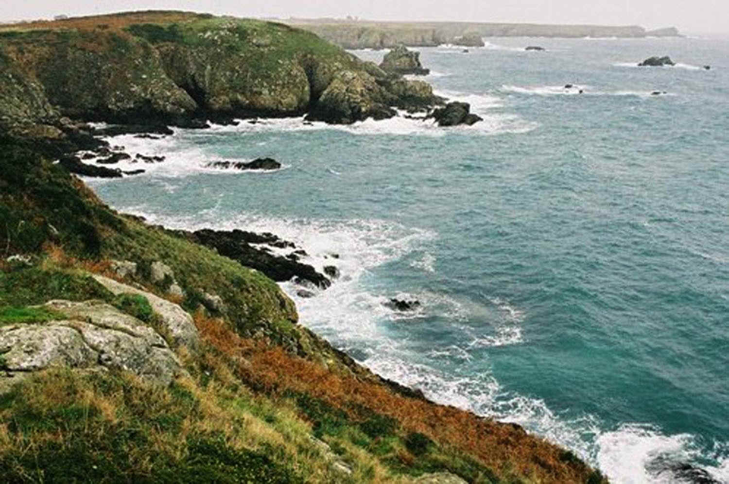 Ushant Coastline._t.jpg (199681 bytes)